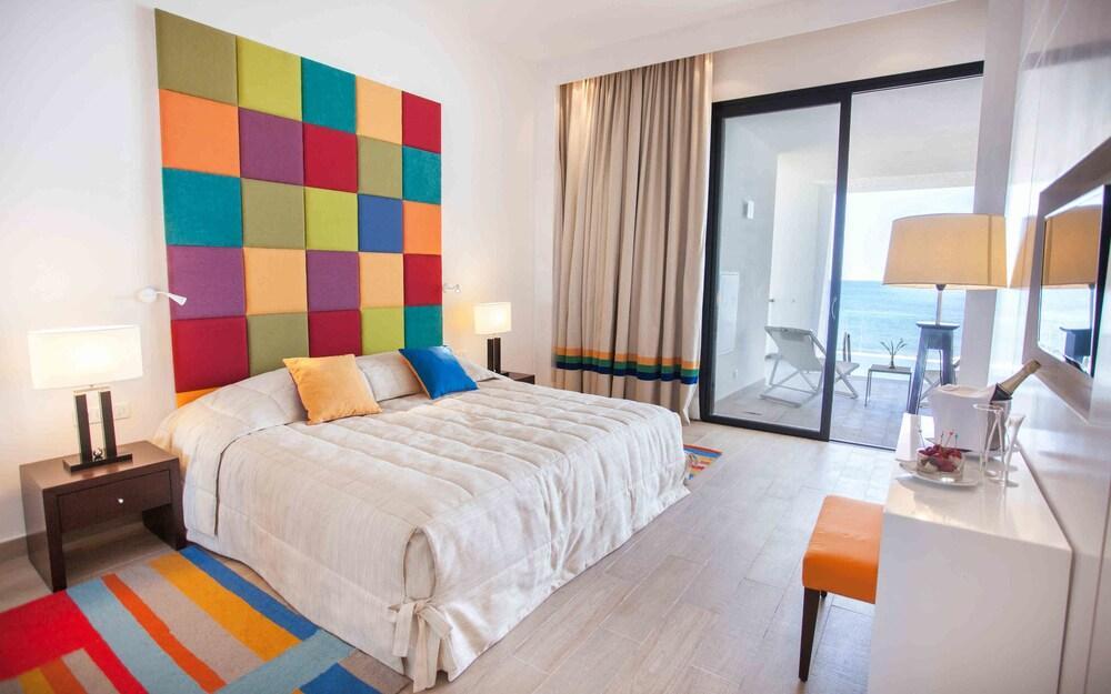 فندق لا باديرا - للبالغين فقط الحمامات المظهر الخارجي الصورة A bedroom at the hotel