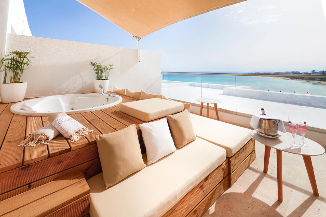 فندق لا باديرا - للبالغين فقط الحمامات المظهر الخارجي الصورة The beach at the hotel