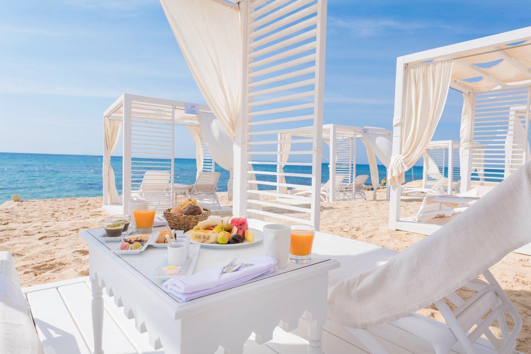 فندق لا باديرا - للبالغين فقط الحمامات المظهر الخارجي الصورة Beach at the hotel