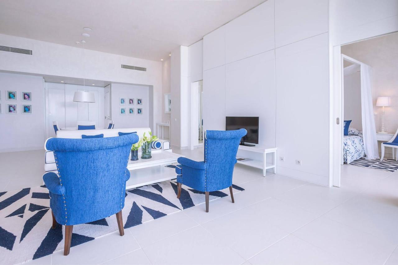 فندق لا باديرا - للبالغين فقط الحمامات المظهر الخارجي الصورة The interior of a suite at the hotel