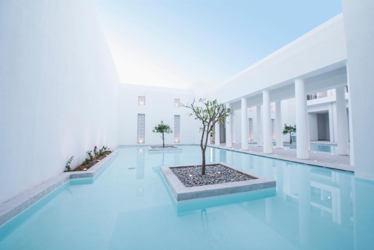 فندق لا باديرا - للبالغين فقط الحمامات المظهر الخارجي الصورة The hotel's interior