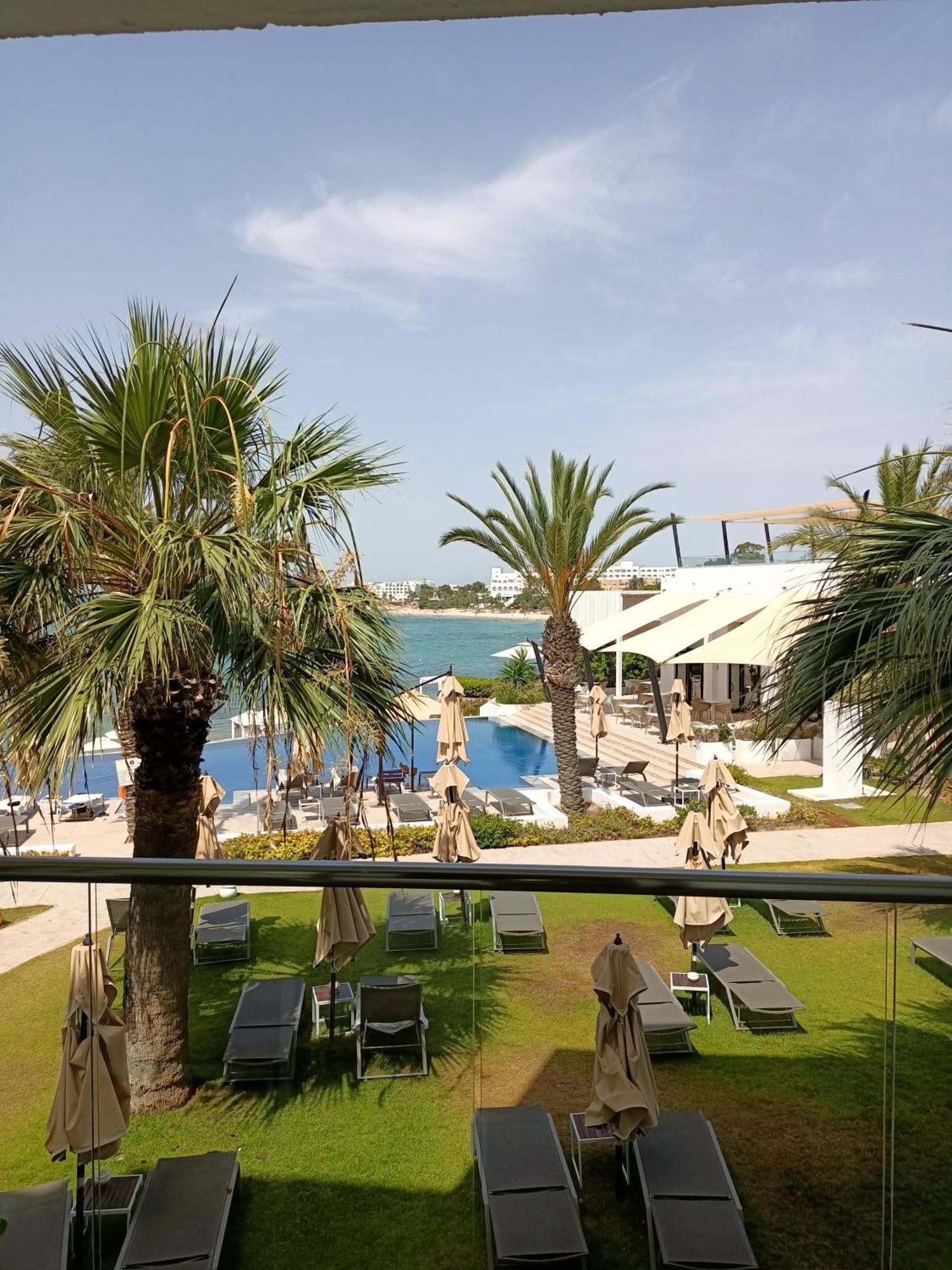 فندق لا باديرا - للبالغين فقط الحمامات المظهر الخارجي الصورة View of the pool at the Westin The Palm