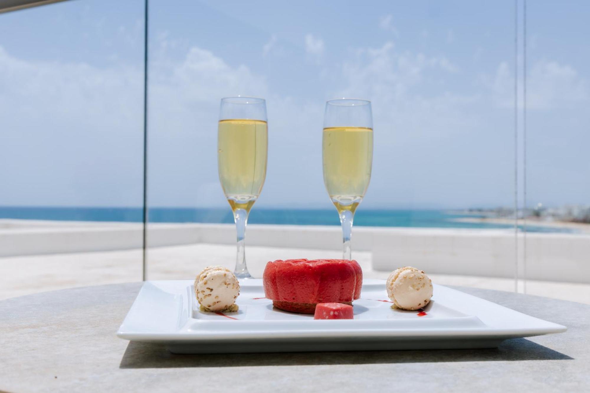 فندق لا باديرا - للبالغين فقط الحمامات المظهر الخارجي الصورة Champagne and watermelon