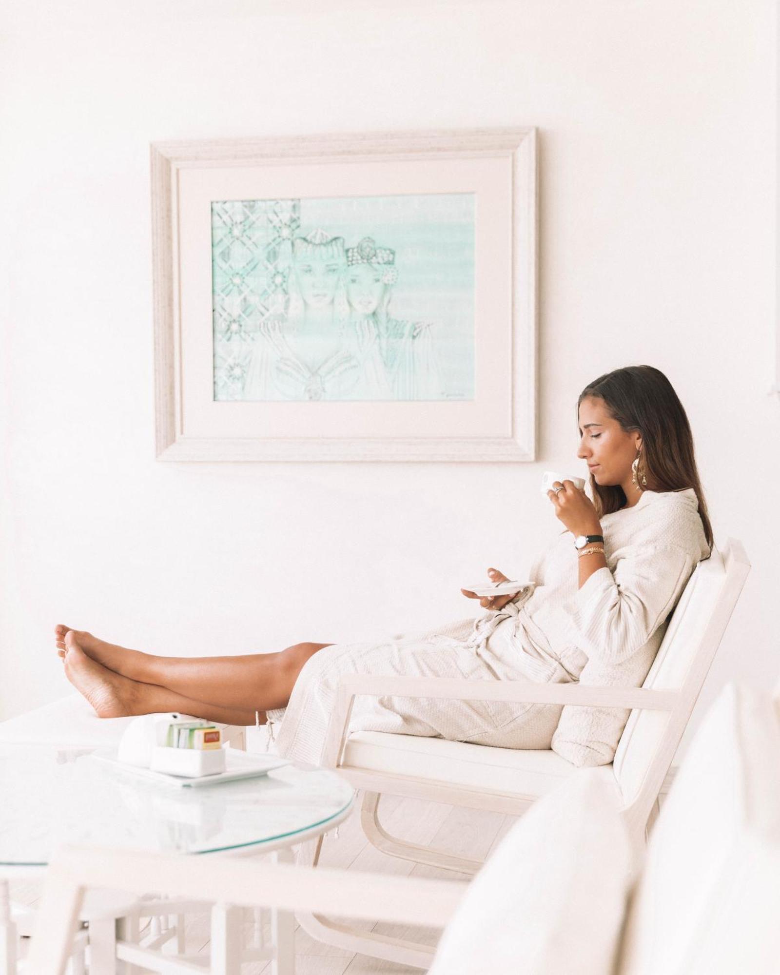 فندق لا باديرا - للبالغين فقط الحمامات المظهر الخارجي الصورة A woman relaxing