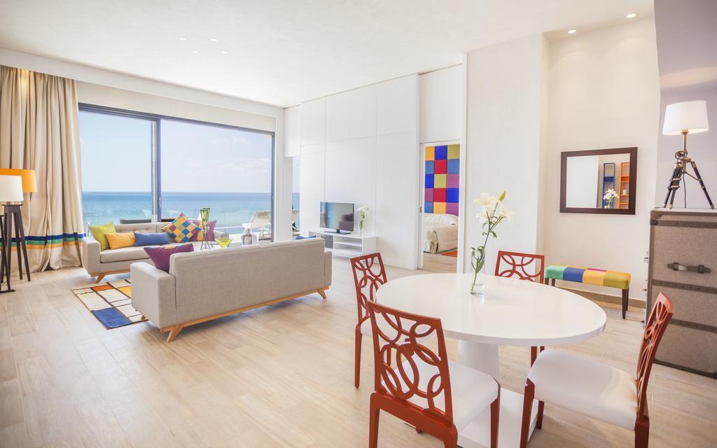 فندق لا باديرا - للبالغين فقط الحمامات المظهر الخارجي الصورة A staged apartment