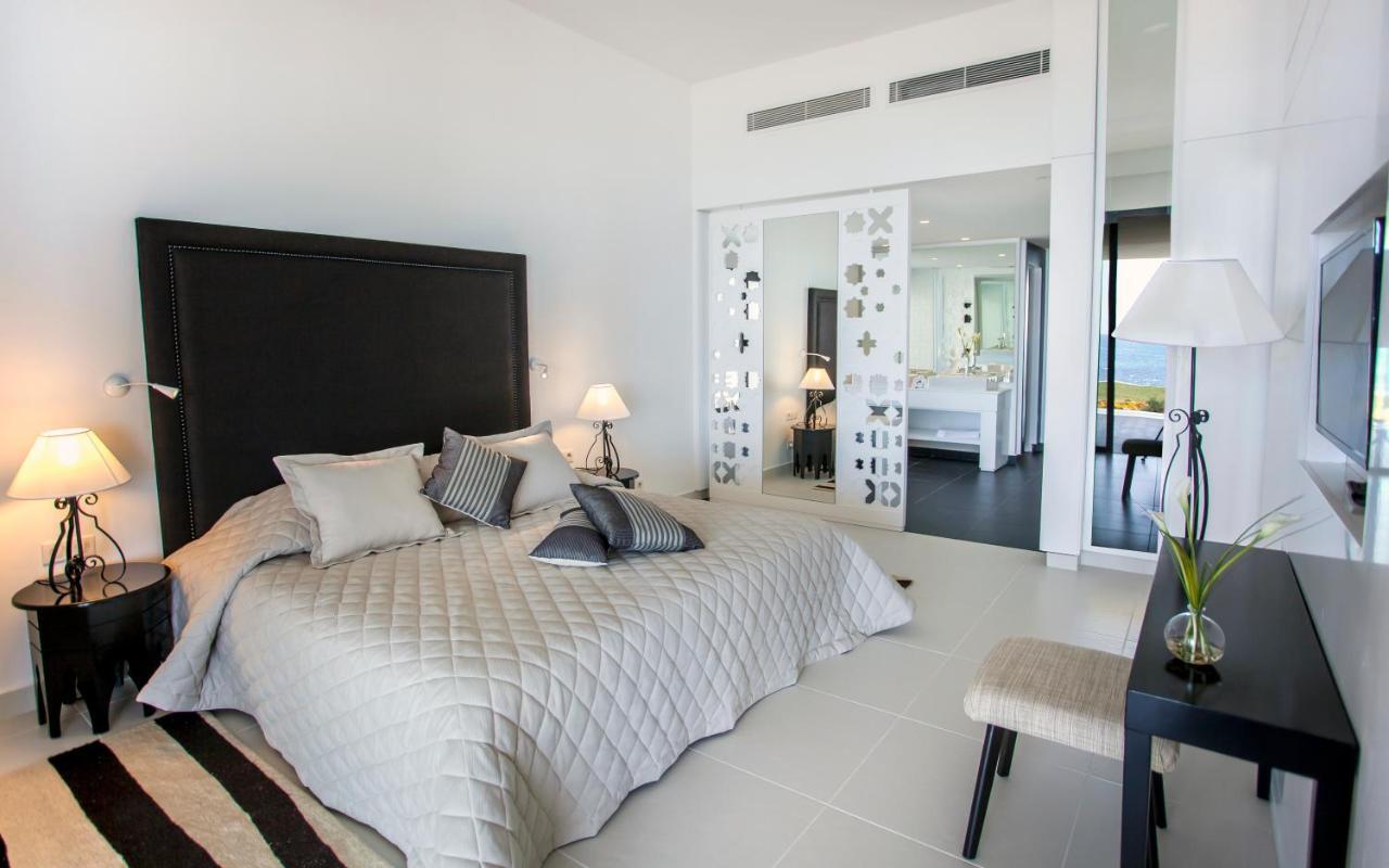 فندق لا باديرا - للبالغين فقط الحمامات المظهر الخارجي الصورة A bedroom at the hotel